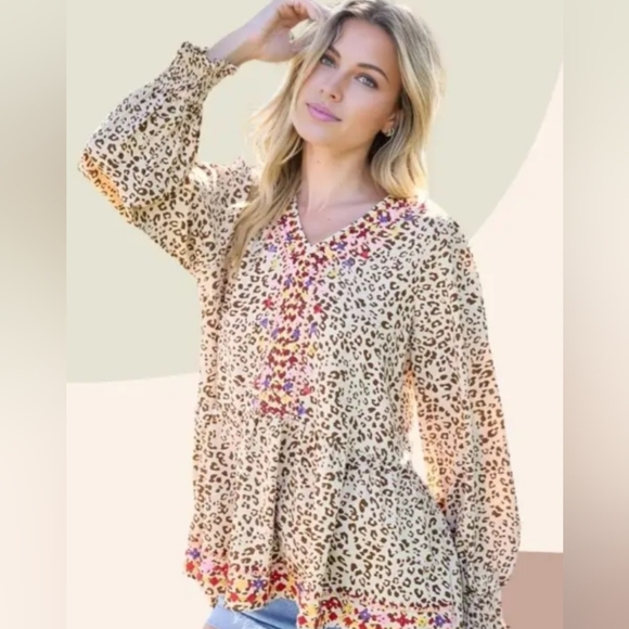 Leopard Print V-Neck Blouse - Picture 2 of 4